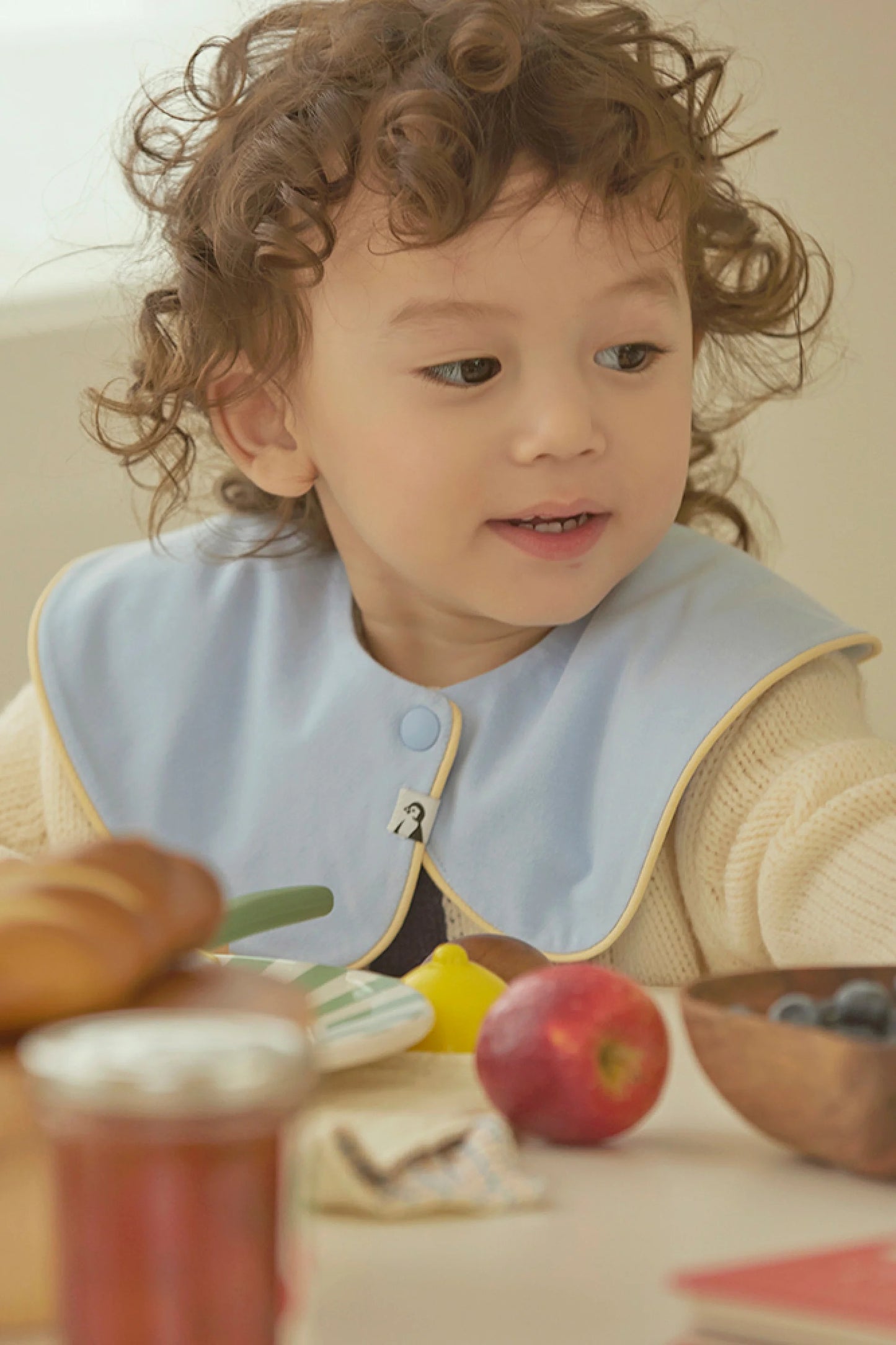 Konny - Bib Piped Edge (0-2Y)