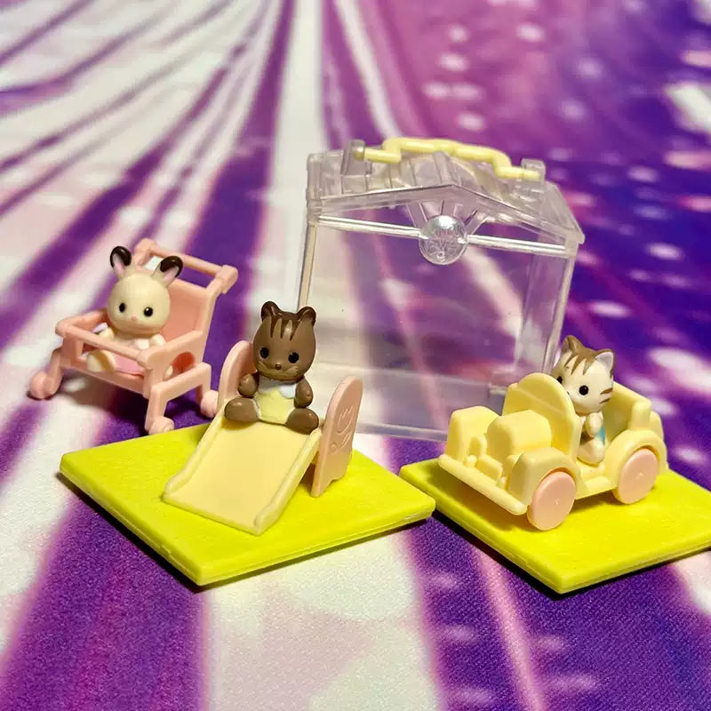 Sylvanian Families - Decorative Baby House and Garden Toy Capsule Blind Box