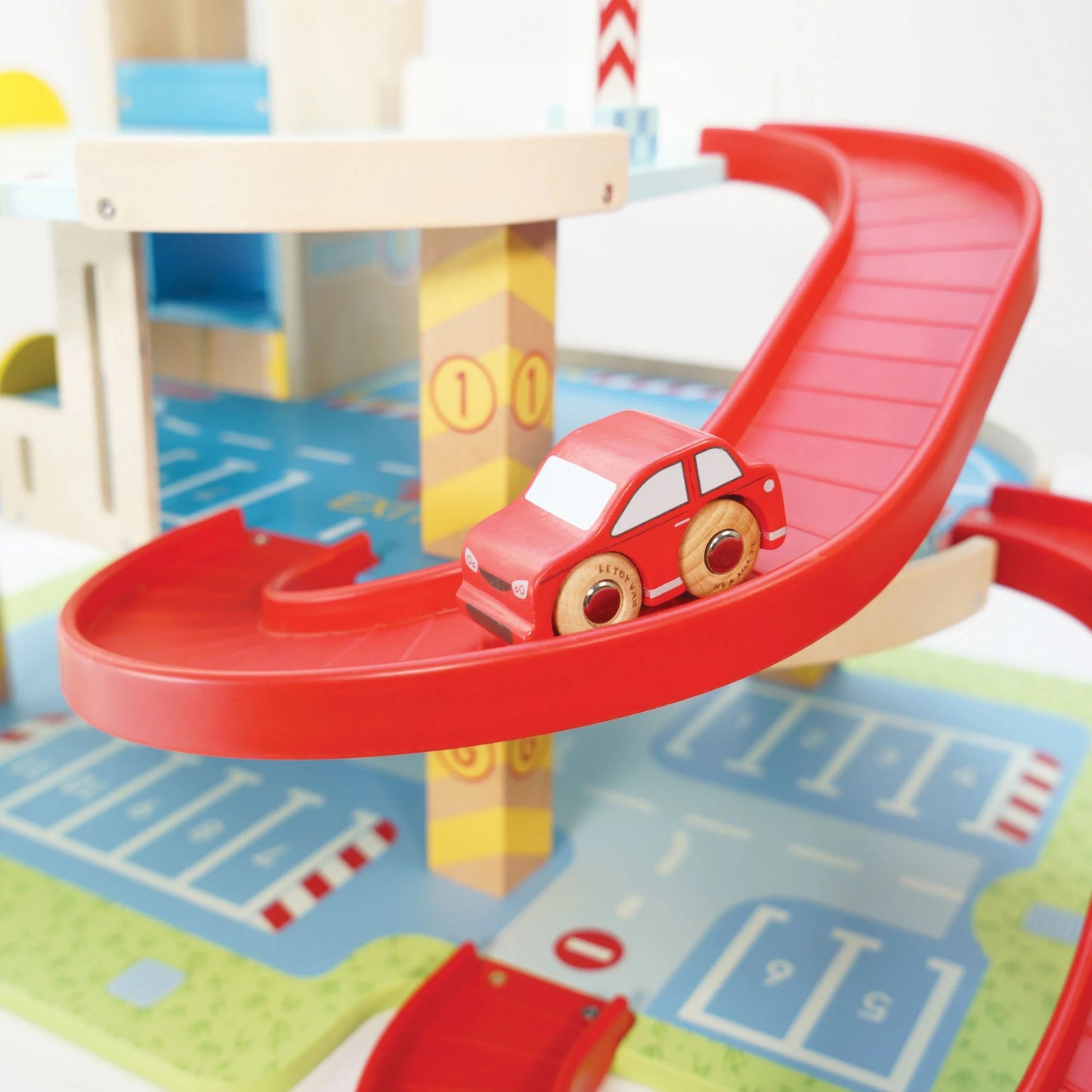 LE TOY VAN - Car and Garage Play Set